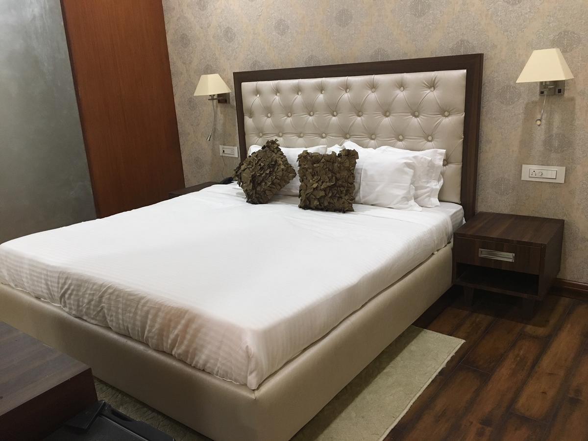 Hotel Anand Renaissance Firozpur Exterior foto