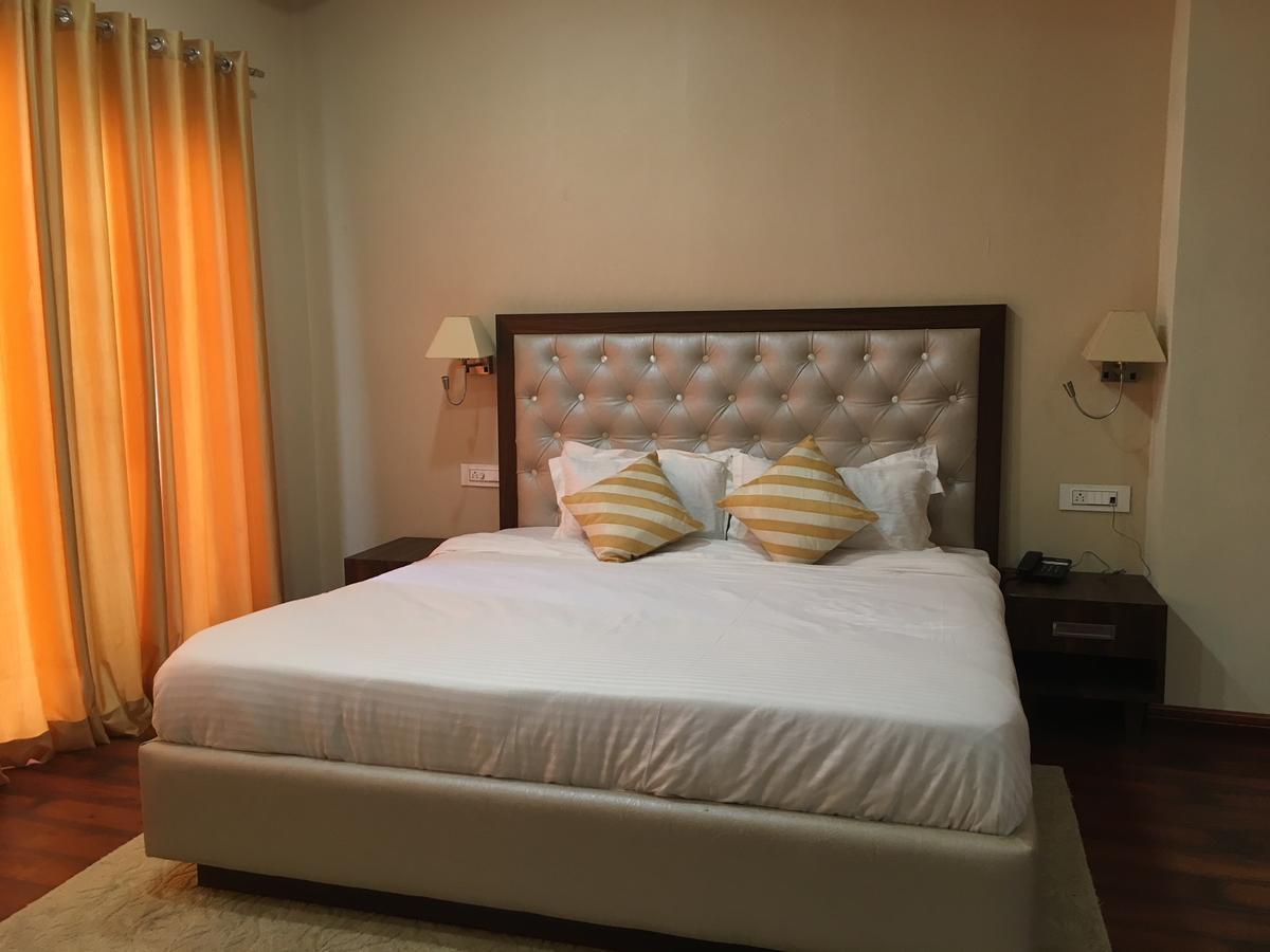 Hotel Anand Renaissance Firozpur Exterior foto