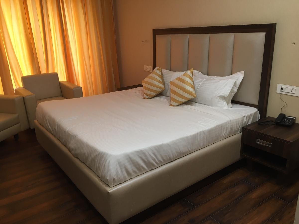 Hotel Anand Renaissance Firozpur Exterior foto